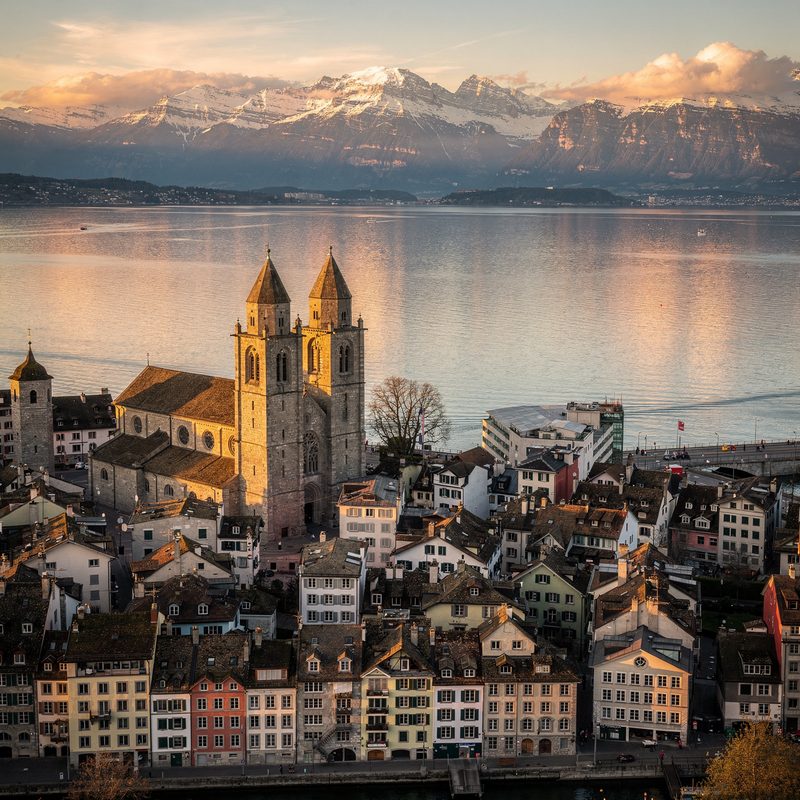 Übersichtskarte der Schweizer Kantone mit Prämienvergleich